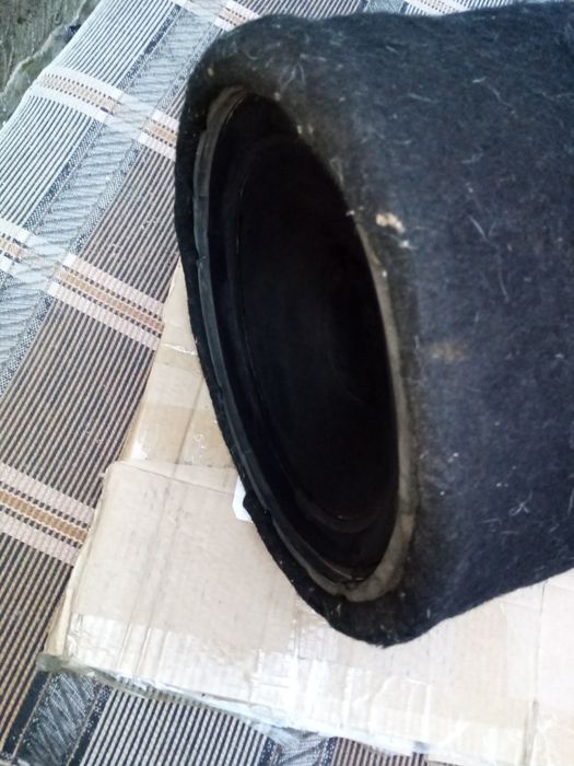 Продам сабвуфер JBL