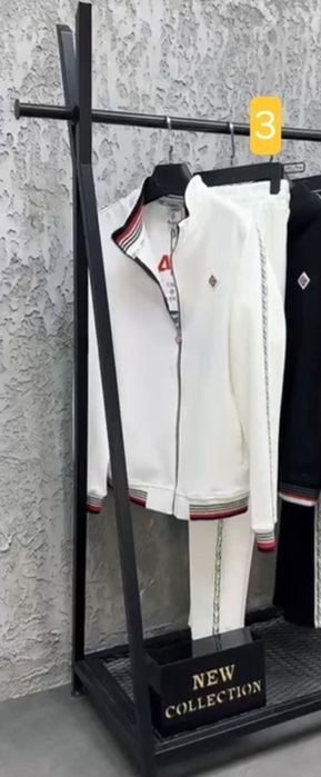 Trening bărbați alb și negru