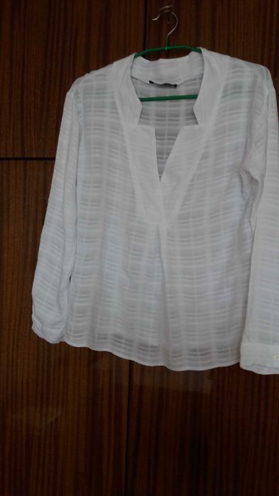 Бяла блуза с дълъг ръкав