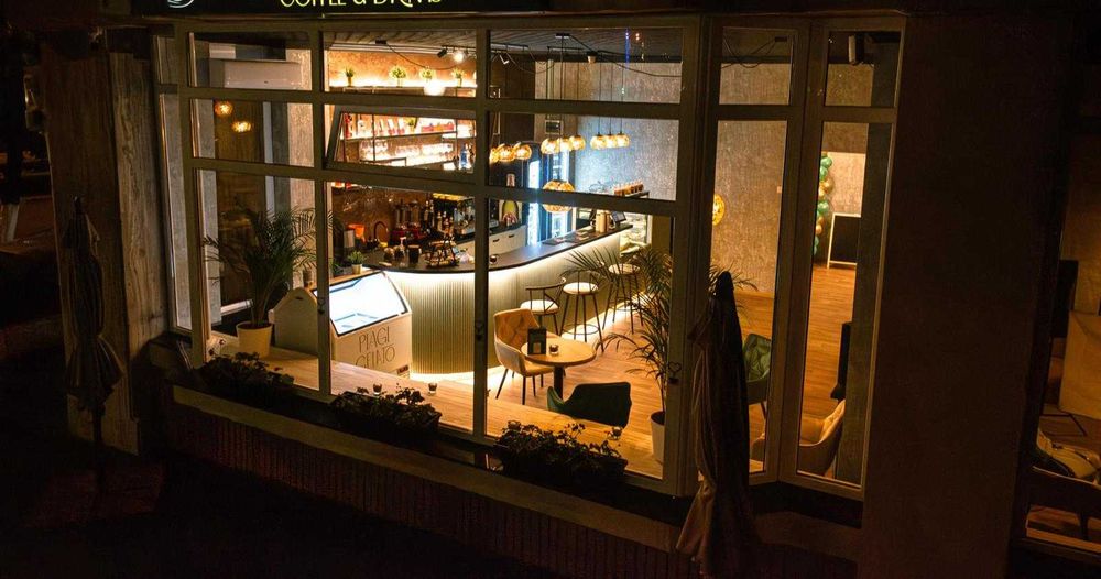 CAFE  Wine   Bar