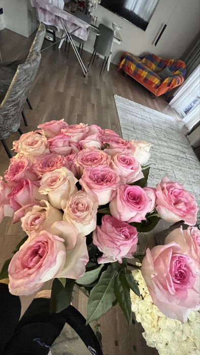 розывые метровые розы