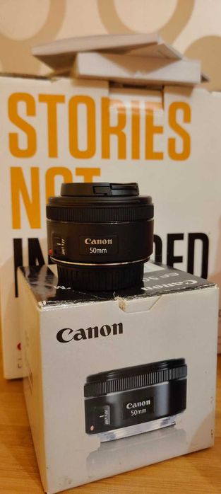 Фотоапарат Canon EOS 2000D + обектив Canon EF-S 18-55mm f/3.5-5.6 IS