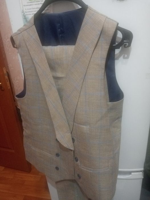 Продам Костюм тройка