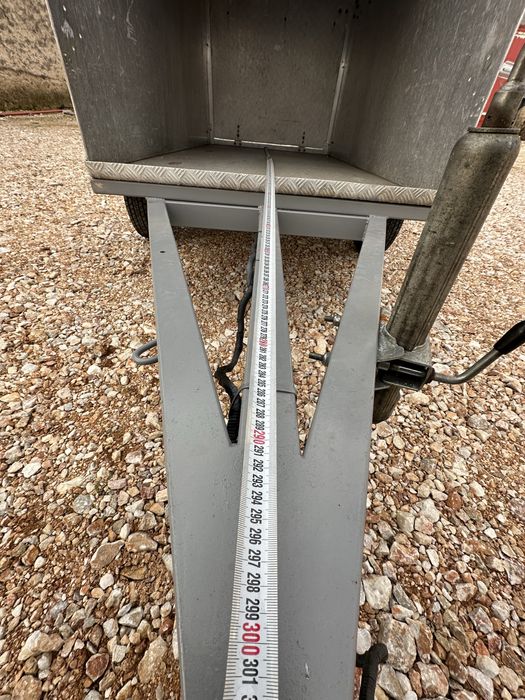 Ресьорно ремарке с алуминиев кош