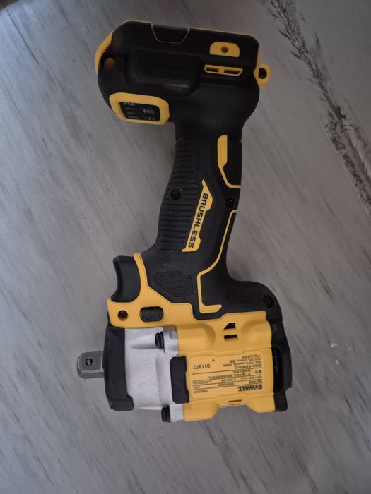 Ударный гайковерт DeWALT DCF922N-XJ