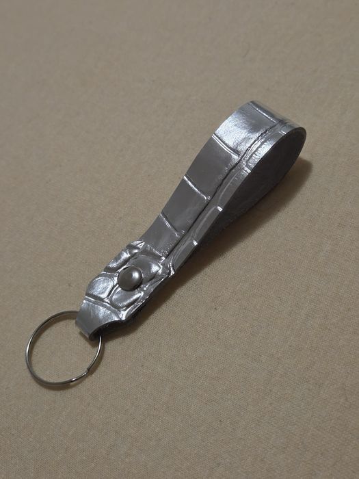 Breloc nou, din piele naturală argintie, 97 x 18 mm