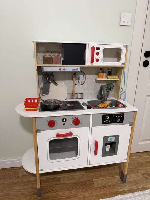 Детска дървена кухня
