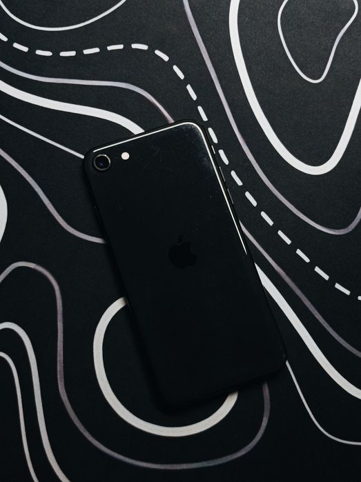 iPhone Se 2020 В хорошем состоянии