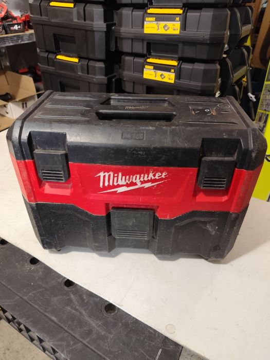 Акумулаторна прахосмукачка Милуоки  MILWAUKEE M18VC-2