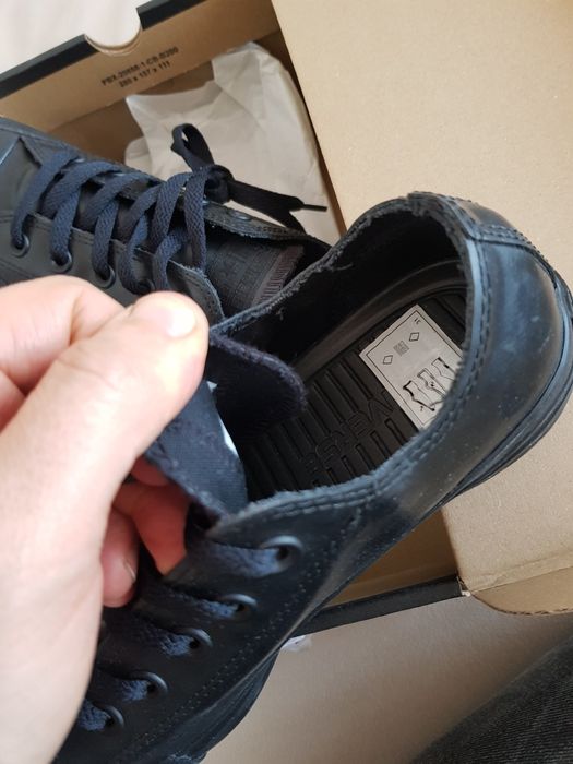 Продавам чисто нови  обувки ,маратонки / кецове Converse.