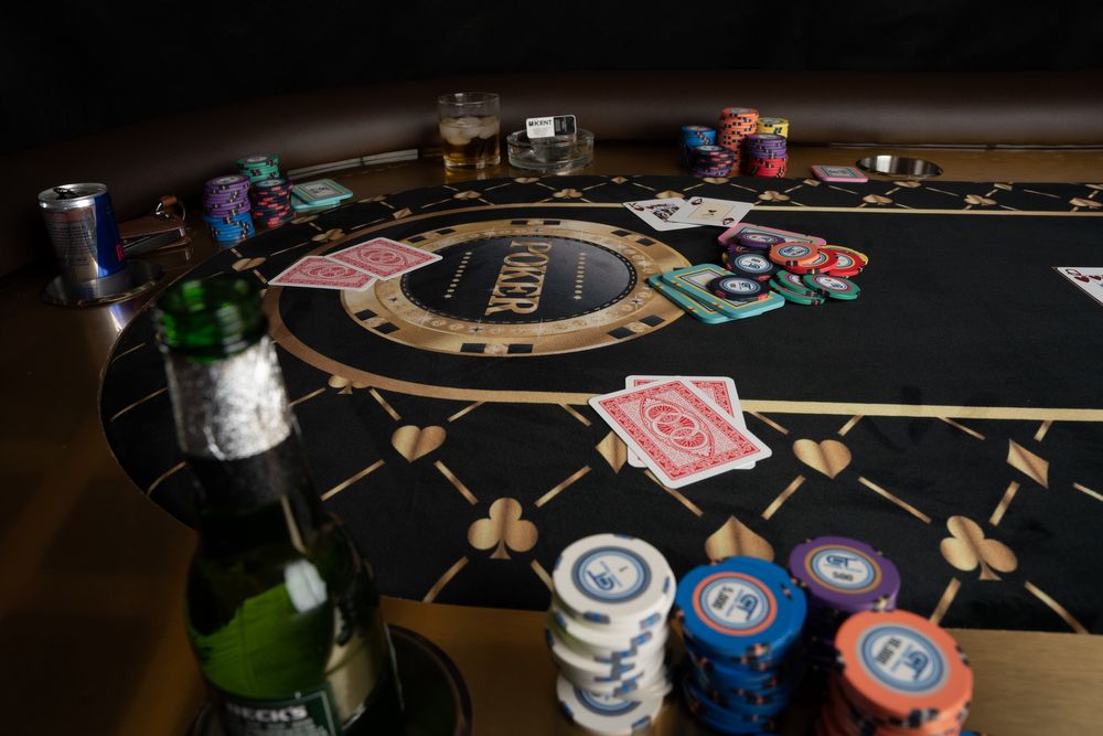 Masa de poker si jetoane persinalizate | Produc mese poker si jetoane