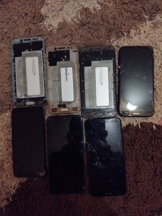 Телефони за части