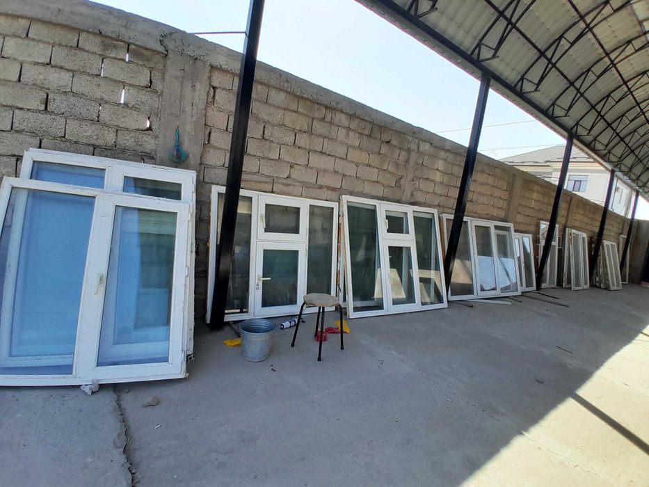 Пластиковые окна, форточка, коричневые окна б/у