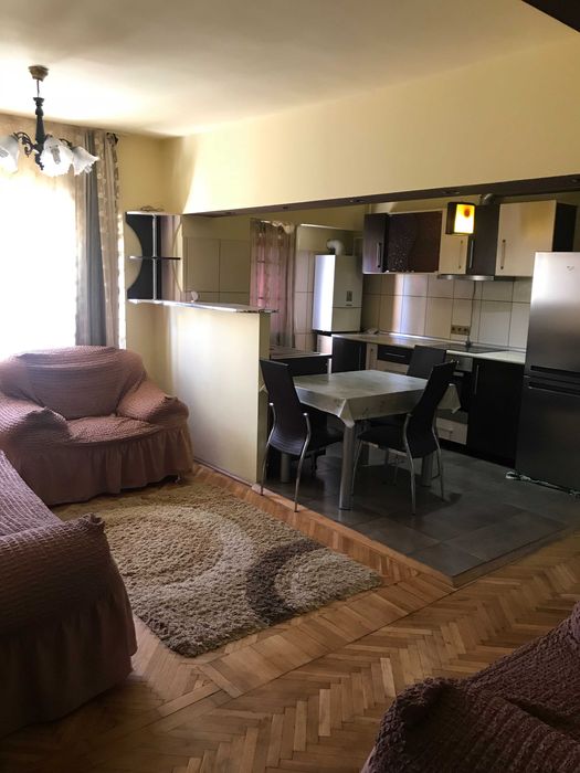 Inchiriez Apartament ultracentral 3 camere