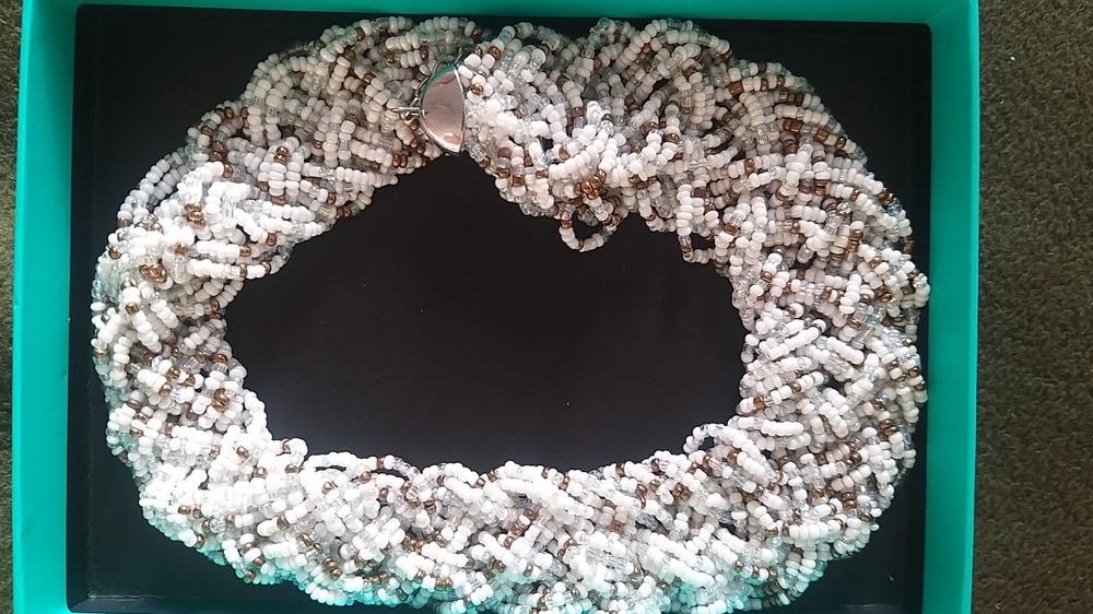 Украшения на шею