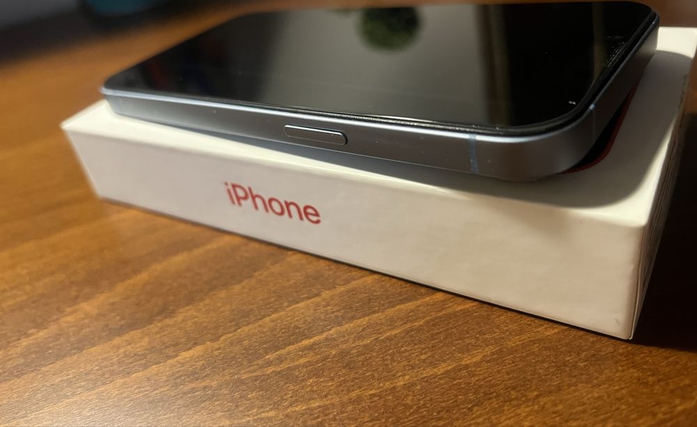 iphone 14 син/blue 128 GB пълен комплект плюс протектор