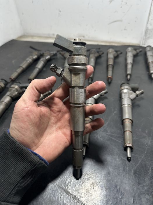 Injector injectoare BMW Seria 5 E60 E61 525d 177cp 2.5 diesel