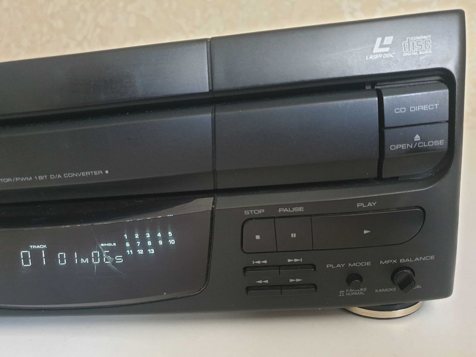 Kenwood LVD-68  Проигрыватель LaserDisc, CD и VCD дисков.
