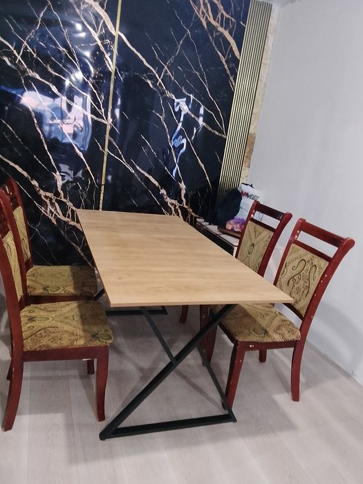 Стол отырғыштарымен