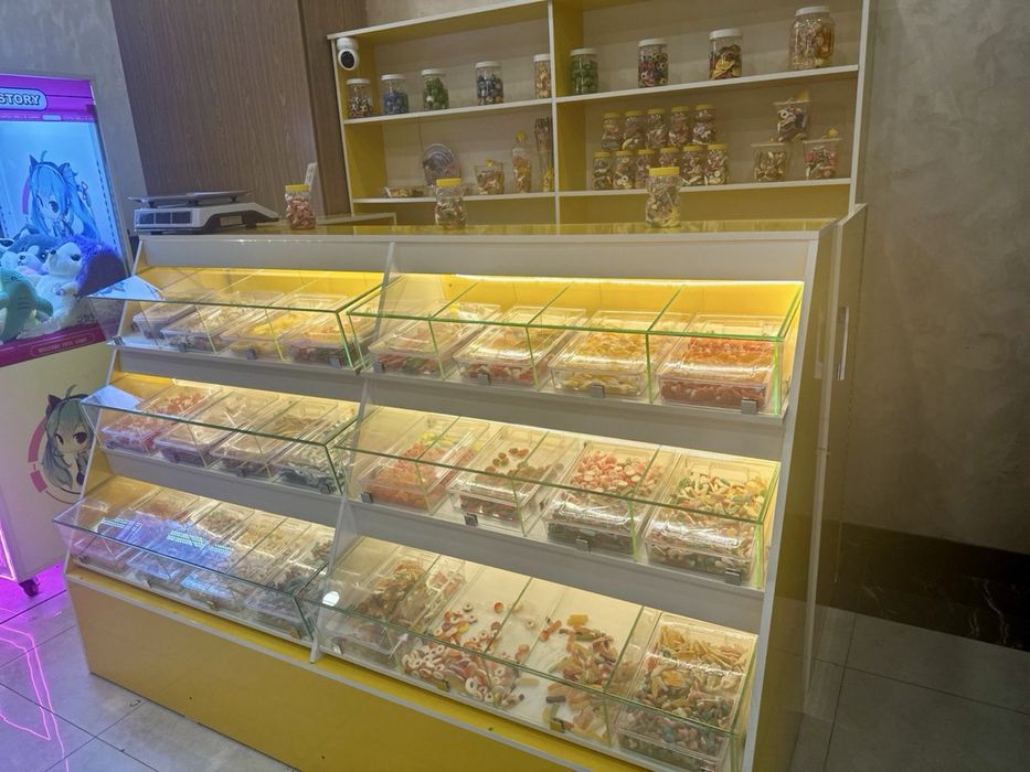 Готовая витрина для сладостей