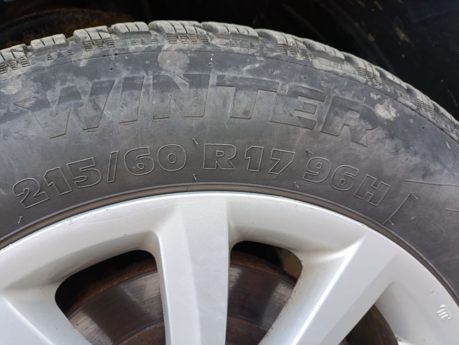 Vand 4 roți de pe Nissan Qashqai R17 5x114.3 cu cauciucuri de iarna in stare bună