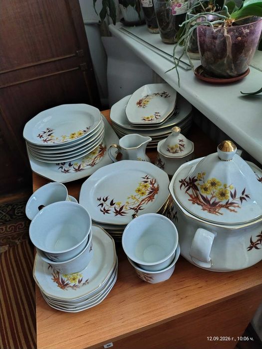 продавам сервиз за хранене