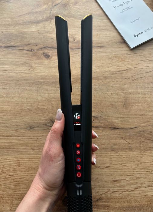Dyson Airstrait™ Onyx/Gold – изполвана 1 път, оригинална, като нова
