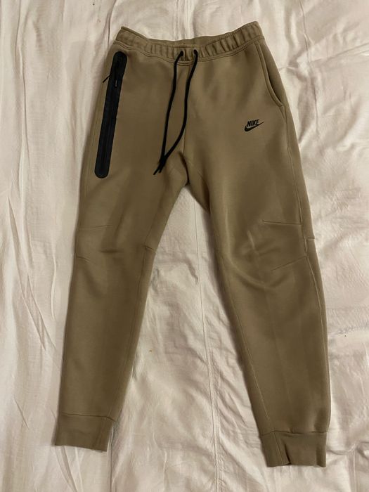 Pantaloni Nike Tech