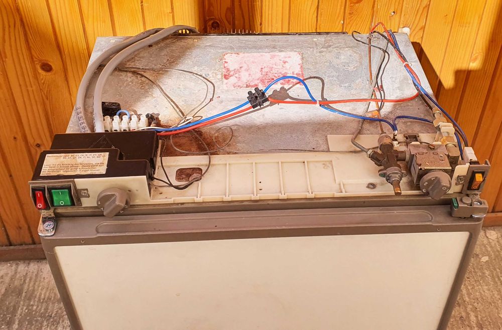 Electrolux frigider RM, 3 surse de alimentare(12v, 220v,gaz) complet