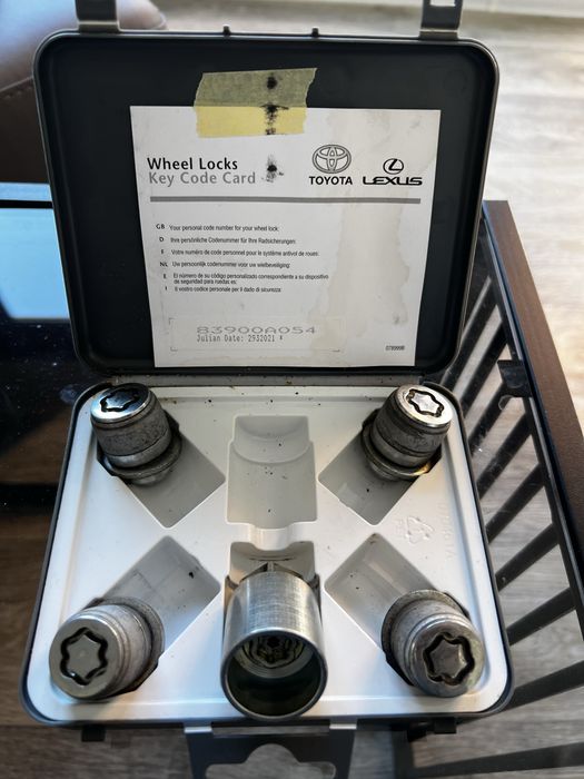 Оригинални Секретни  Болтове за Тойота и Лексус ( Totota, Lexus)
