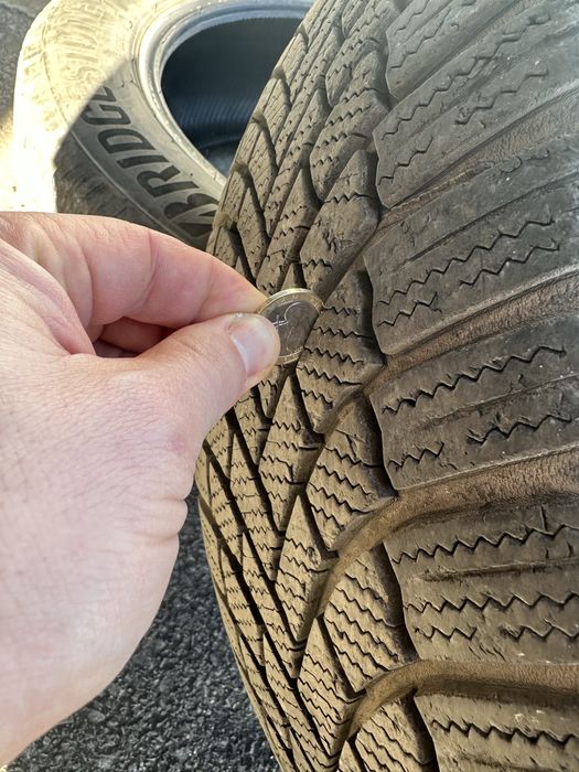 Bridgestone LM 005 235/55/19 зимни