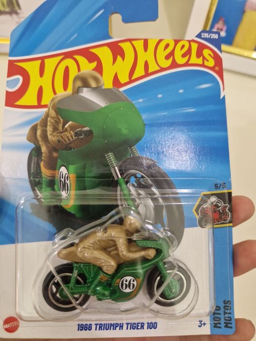 Hot Wheels 1966 Triumph Tiger 100