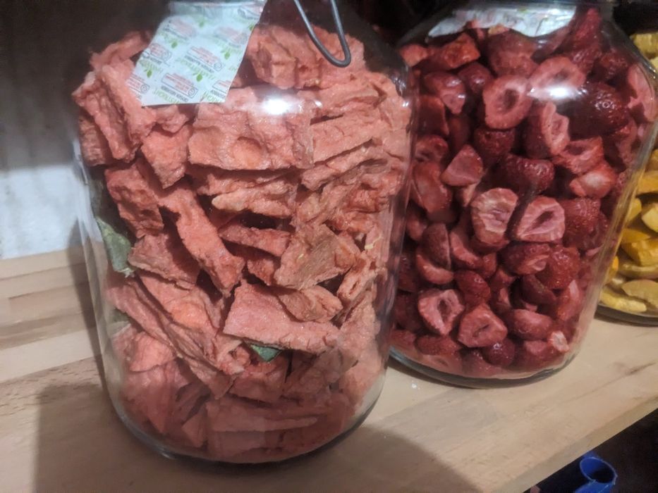 Fructe liofilizate, rosii, caise, pepene, morcovi, banane