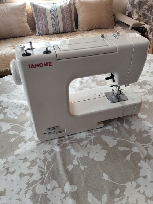 Швейная машинка Janome
