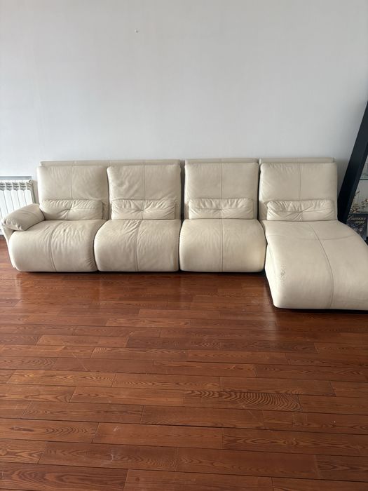 Продам диван кожанный.