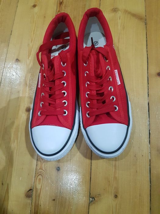 Нови Червени кецове 37н