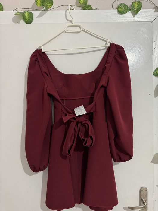 Чисто нова рокля с дълъг ръкав и етикет