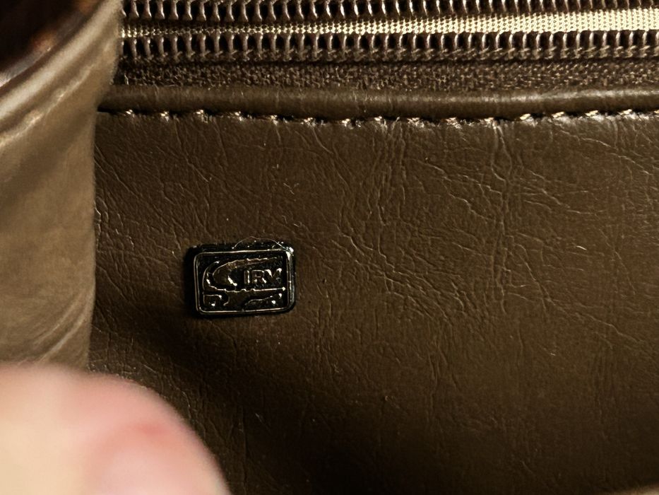 Дамска чанта от крокодилска кожа