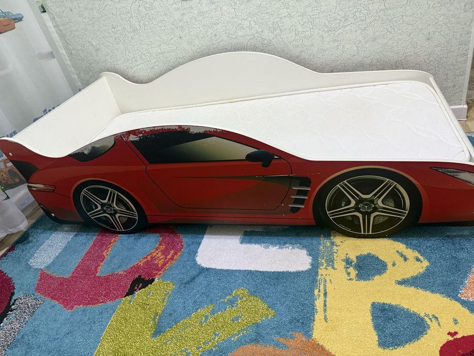 Детская кровать машинка