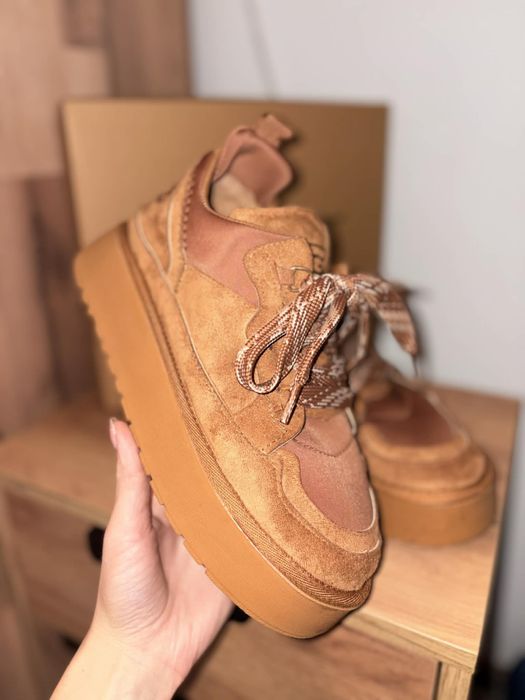 Дамски обувки, UGG