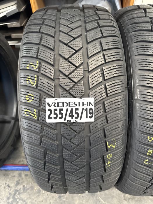 255/45/19 Vredestein M+S