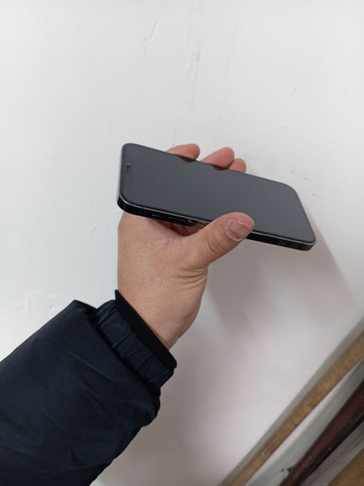 iPhone 12 Pro идеал без ремонта.