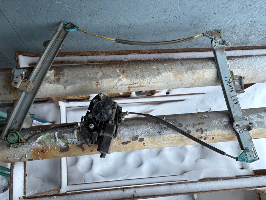 Стеклоподъёмник передний левый Лада Гранта