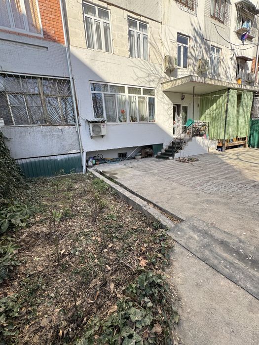 Продается 3-х ком. квартира на 1 этаже Американское посольство.