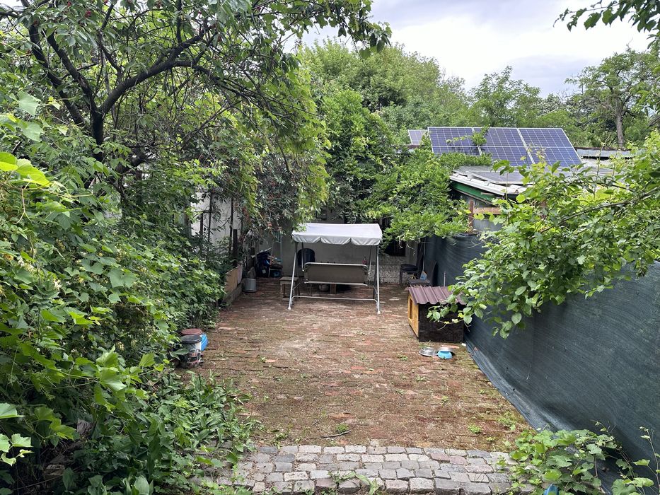 Spatiu comercial / garsoniera cu curte