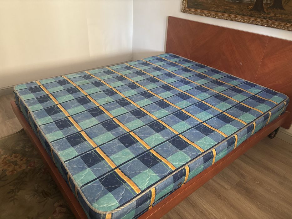 Продам двуспальную кровать