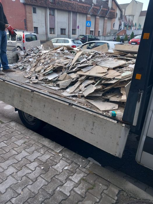 Transport moloz mobila veche debarasari apartamente deseuri