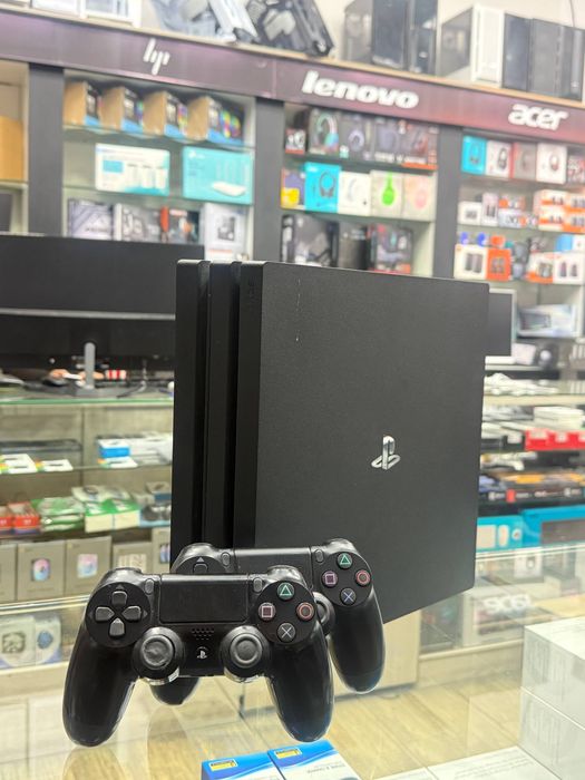 Playstation 4 pro xolati zor srochna 230$ oyinlari bor