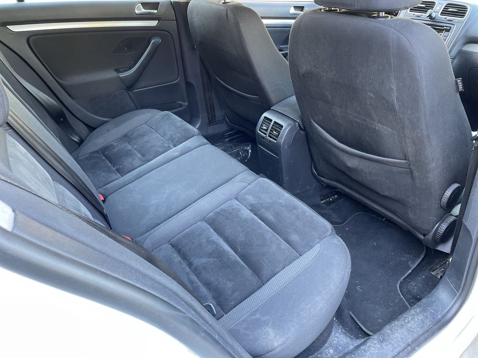 Vw Golf 6 - Motor 1.6 TDI - Navigatie - Xenon - Comenzi Volan - Pilot Automat - Incalzire Scaune - Senzori Parcare