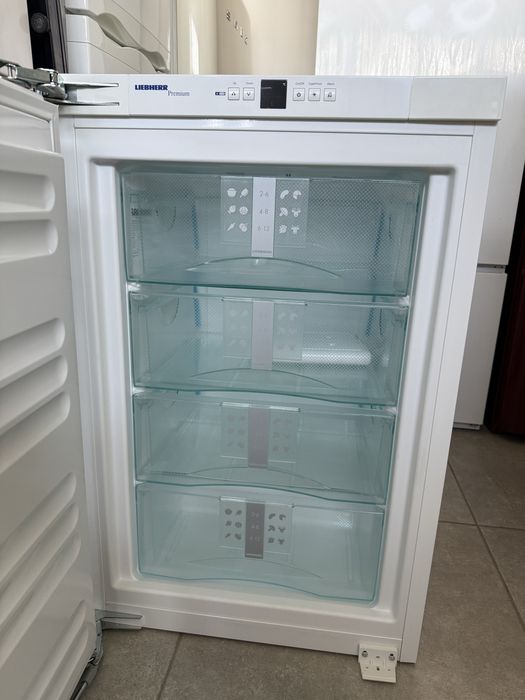 Малък фризер за вграждане Либхер 4 чекмеджета